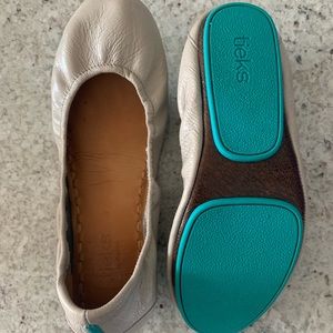 Tieks, feather grey, size 8